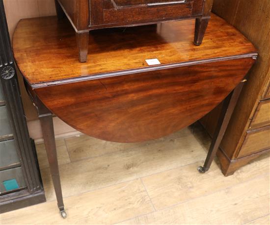 A Georgian mahogany Pembroke table W.87cm